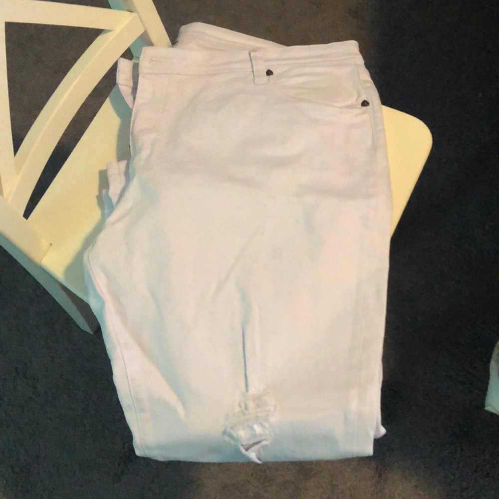 EUC Kut from the Kloth 22 White Adele Jeans